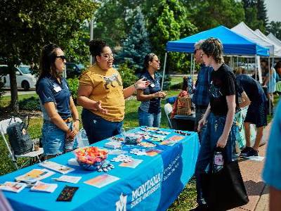 Students at DISC table at Catapalooza