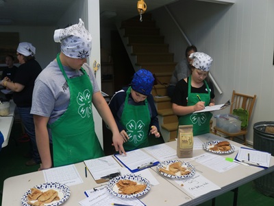 4-H Members making pancakes.