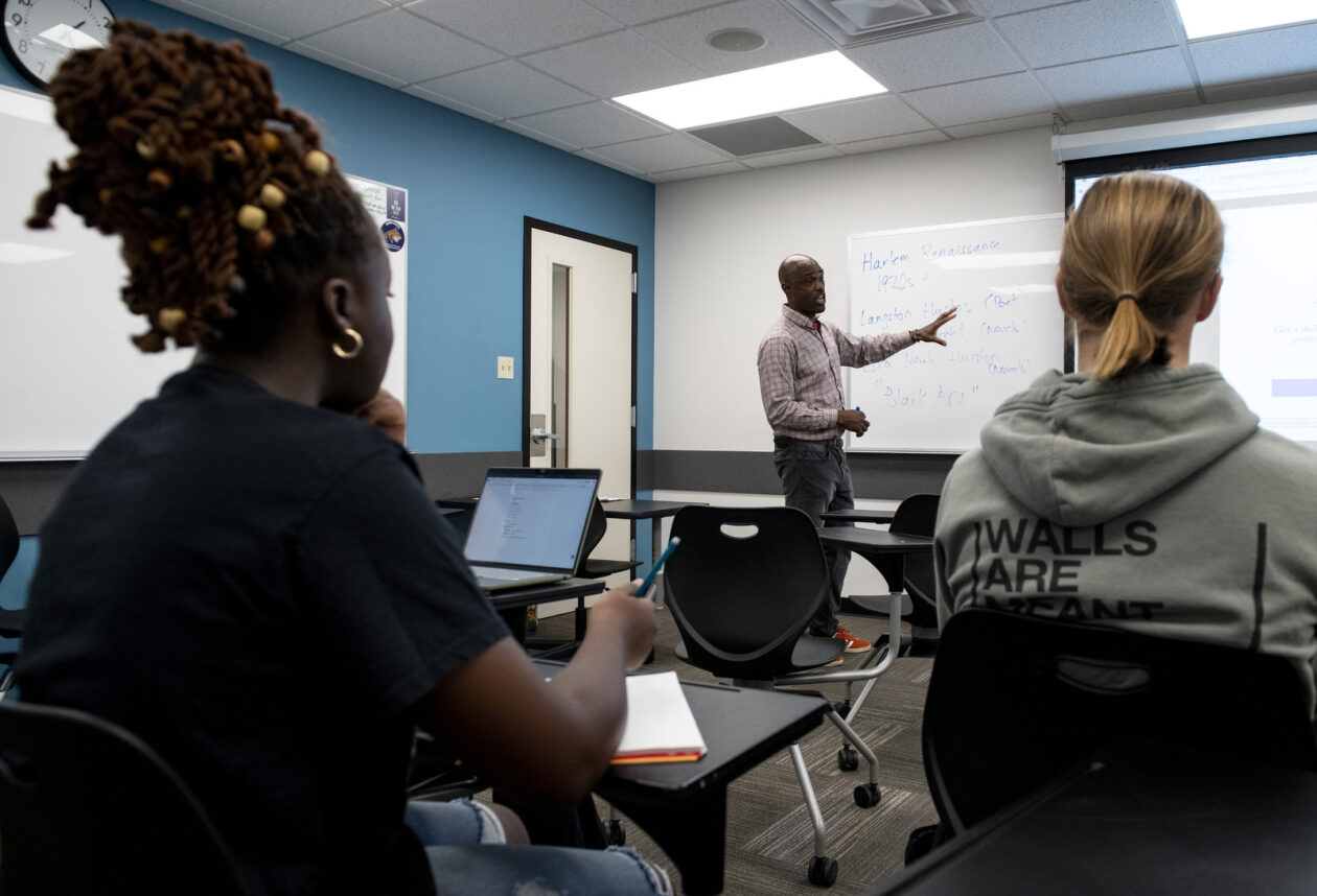 Professor Jelani Mahiri teaching Intro to Africana Studies