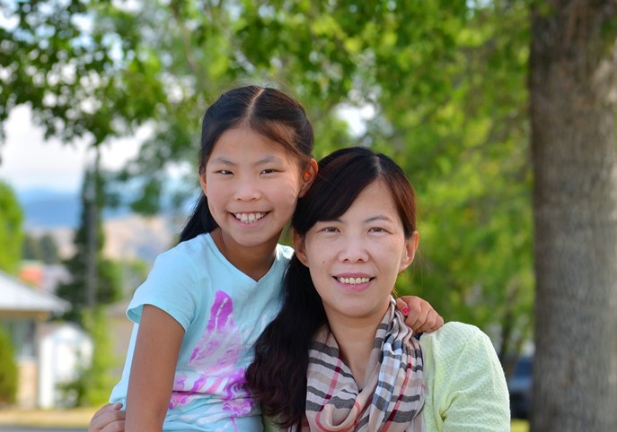 Yalin with her daughter Snow