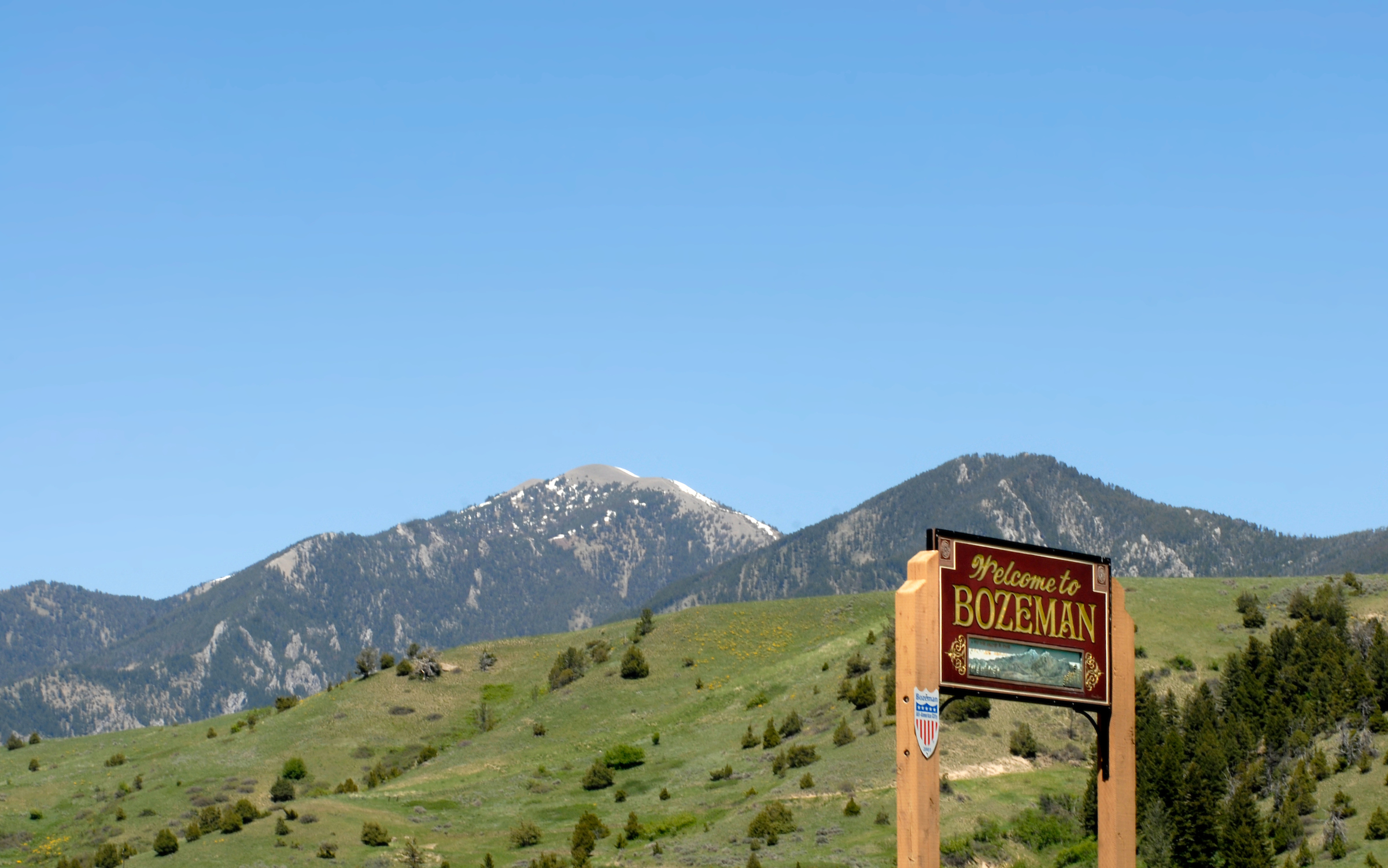 Welcome to Bozeman sign and mountains